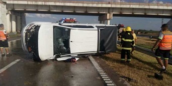 Perdieron la vida dos motociclistas y una mujer está grave en el Pasteur