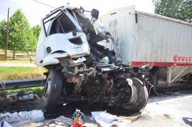 Pasó de largo en una curva y se generó un choque en cadena