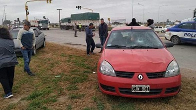 Sufrió doble fractura una peatona arrollada