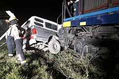 Murió una mujer al arrastrar el tren una camioneta 180 metros