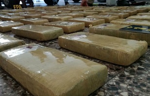 Debía cuidar a los presos pero vendía droga desde la cárcel