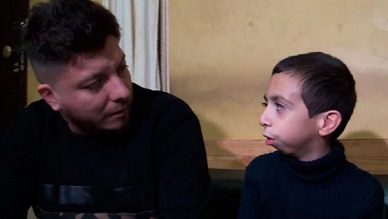 Damián Córdoba visitó y le cantó a Gino