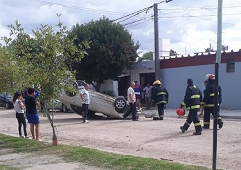 Vuelco en Oliva y choque en James Craik