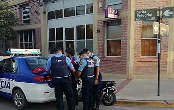 Un detenido por llevar frascos con marihuana