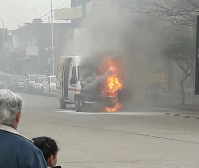 Incendio de ambulancia en el centro de Bell Ville