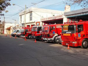 Leones: Salida de Bomberos por incendio en el patio de una vivienda