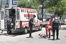 Un cadete fue trasladado lesionado al Pasteur tras colisionar en la costanera