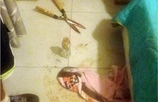 Mutiló a su amante con una tijera de podar cuando dormía