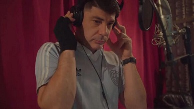El Profe Bainotti hizo “Gabriela” para Belgrano