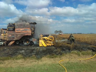 INCENDIO DE UNA COSECHADORA EN BISMARCK