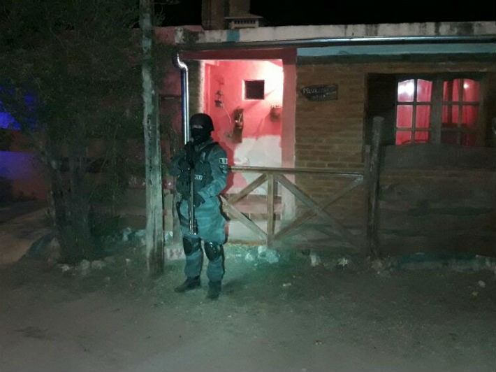 Un detenido y dos puntos de venta de drogas cerrados en Cruz del Eje