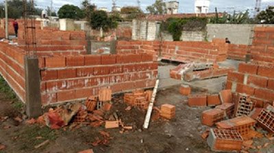 Lamentable: Destruyen en Bell Ville viviendas sociales en construcción