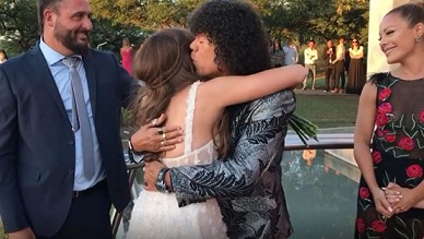La Mona en los 15 de su nieta: “Los abuelos estamos llorando