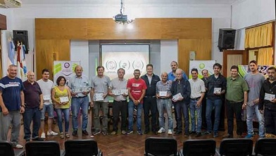 Entregaron patentes a vehículos antiguos