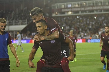 Lanús hundió más a Godoy Cruz y se mete en la pelea