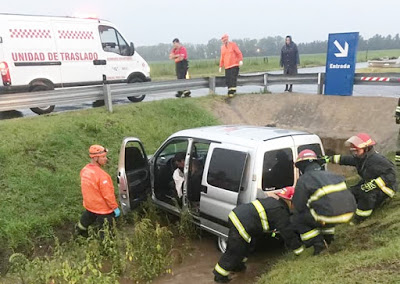 General Roca: Vuelco en solitario sobre autopista Córdoba- Rosario.