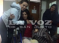 Se reencontró con quien la salvó de “ser comida” por tres perros