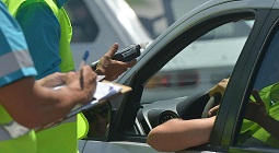 Jesús María: policía escapó de un control y chocó a dos inspectores
