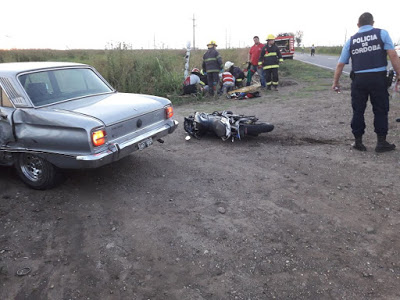 CHOQUE ENTRE AUTO Y MOTO EN LA RUTA 11