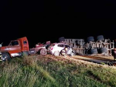 Vuelco de un camión que quedó cruzado sobre ruta 9 