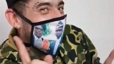 Ulises, con barbijo de los africanos y bailando como el meme
