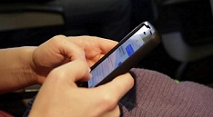 Balearon a una joven para robarle el celular