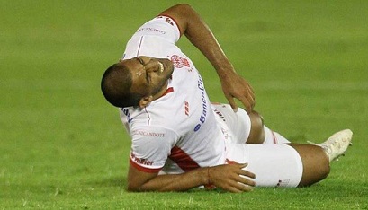 Lo sufre Huracán y Boca: Ábila salió lesionado ante Vélez