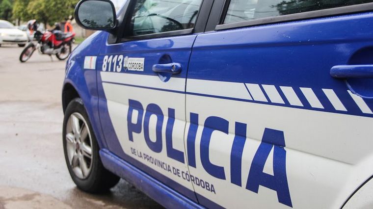 Chocó de frente contra un camión con acoplado y murió en el interior de Córdoba