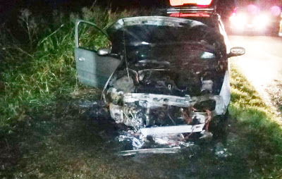 INCENDIO DE UN AUTOMÓVIL CORSA EN RUTA 11