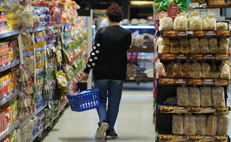 El FMI estimó que la inflación será del 150% y que el PBI caerá un 2,8% este año