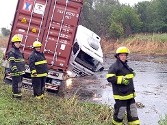 Martes tremendo para los camiones: un muerto y varios choferes al hospital