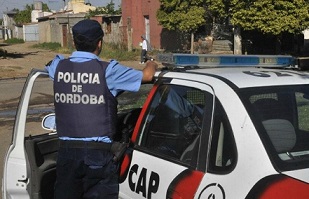 Villa María: denuncian que agentes “chatean” con un asaltante