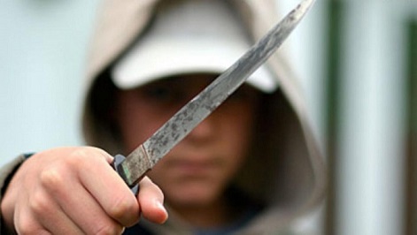 Dos menores robaron armados con un cuchillo