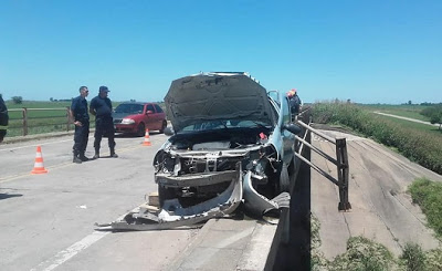 Despiste de un automóvil en puente de Ruta 178