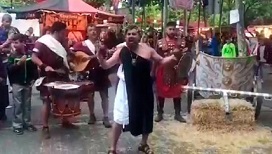 La Mona, a “la grecorromana” en España