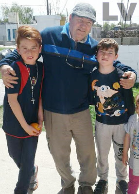 LEONES: DOS CHICOS ENCONTRARON UNA SUMA DE DINERO IMPORTANTE Y LA DEVOLVIERON