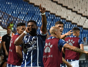 Godoy Cruz le ganó a Huracán sufriendo sobre el final
