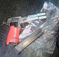 Una chica de 15 años quedó grave tras recibir un balazo y acusaron a su novio de 16