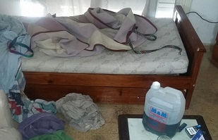 Estaba por quemar viva a su novia y la Policía la salvó