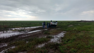 VUELCO DE UNA CAMIONETA CERCA DE BISMARCK