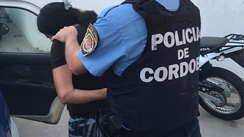 Aprehendieron a una mujer y a un hombre por amenazar a sus parejas