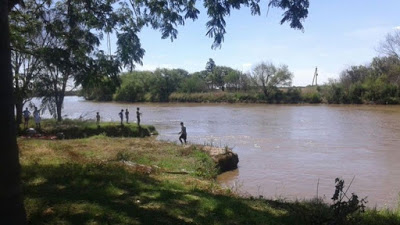 SALVADOS DE MILAGRO: SE DIO VUELTA UNA LANCHA EN ARTEAGA