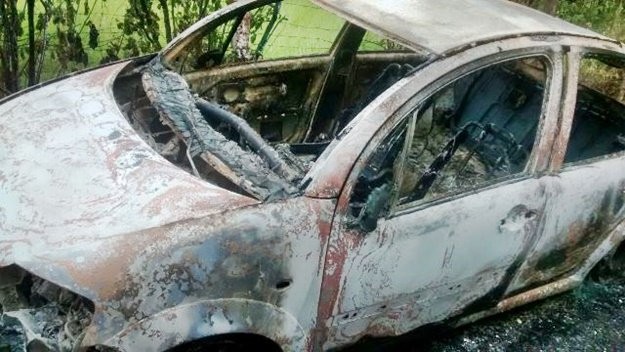 ENCONTRARON AUTO INCENDIADO EN INRIVILLE: MUJER FALLECIDA EN SU INTERIOR