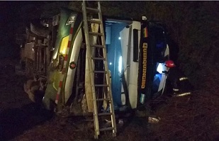 Cinco muertos y 39 heridos al volcar un colectivo en ruta 34