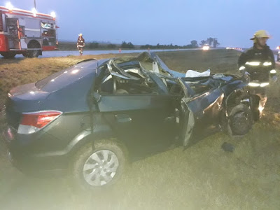 LEONES: ACCIDENTE EN LA AUTOPISTA ENTRE AUTO Y CAMION