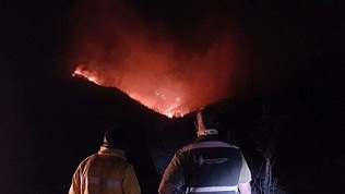 Bomberos combatieron frentes en Punilla y Río Ceballos durante toda la madrugada