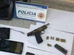 Secuestran drogas y una pistola en Chacra de la Merced