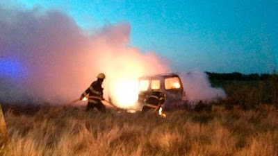 VILLA NUEVA: Por una chispa del escape se le quemó totalmente el auto