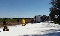 MONTE BUEY: VOLCÓ UN CAMIÓN CON FERTILIZANTE NITROGENADO EN LA RUTA 6