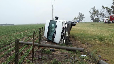 JUSTINIANO POSSE: UN AUTO DESPISTO Y VOLCÓ EN LA RUTA 6